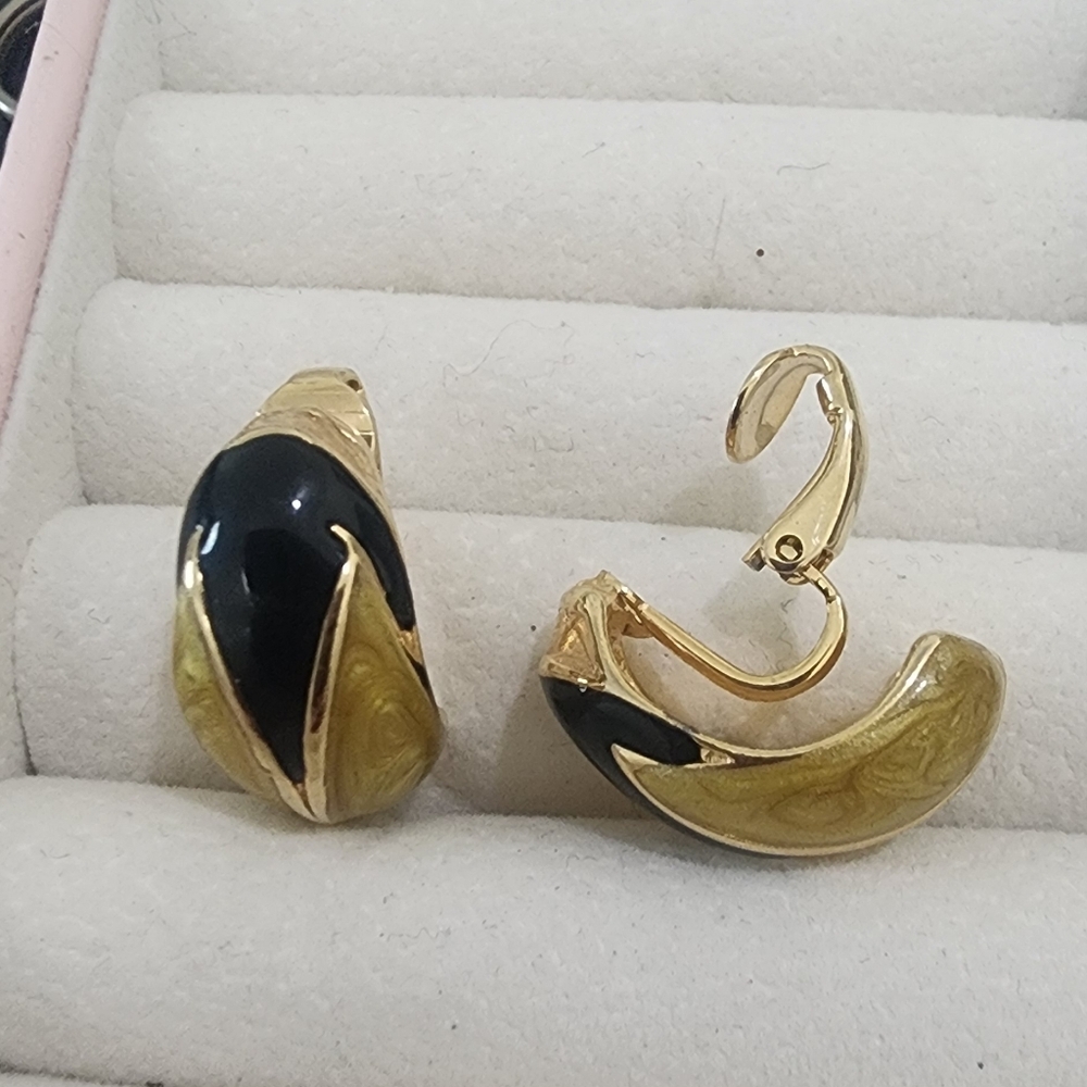 Elegant Gold Tone and Black‎ Hoop Earrings - Picture 2 of 4